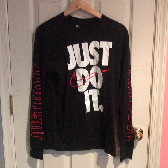 black long sleeve nike top